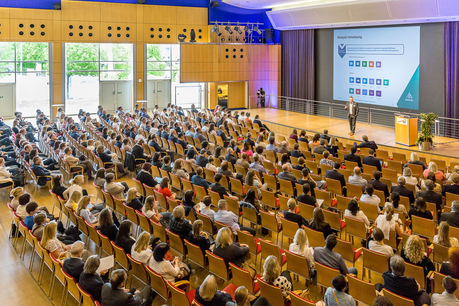 Konferenz im Großen Saal des ACC